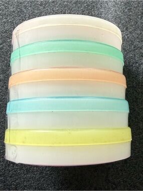 Tupperware White Round Lid - Wagon Wheel Coaster Design